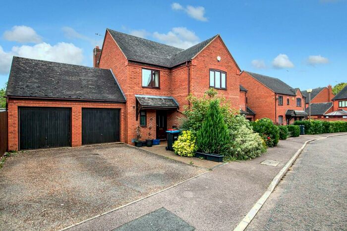 4 Bedroom Detached House To Rent In Clover Close, Loughton, MK5