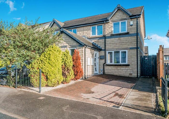 3 Bedroom Semi Detached House For Sale In Redwood Crescent, Bierley, Bradford, West Yorkshire, BD4