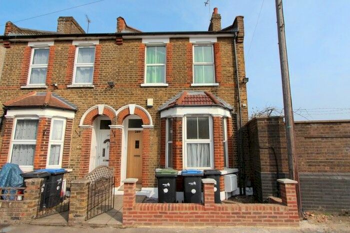 3 Bedroom End Of Terrace House To Rent In Willoughby Lane, Tottenham, London, N17