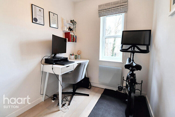 2 Bedroom Flat For Sale In Cedar Road, Sutton, SM2