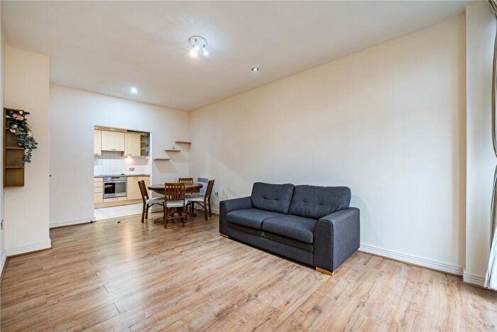 2 Bedroom Flat To Rent In Romford Road, London, E15