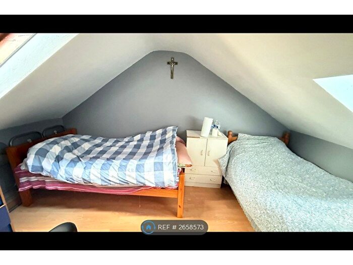 4 Bedroom End Terrace House To Rent In Mitcham Road, Croydon, CR0