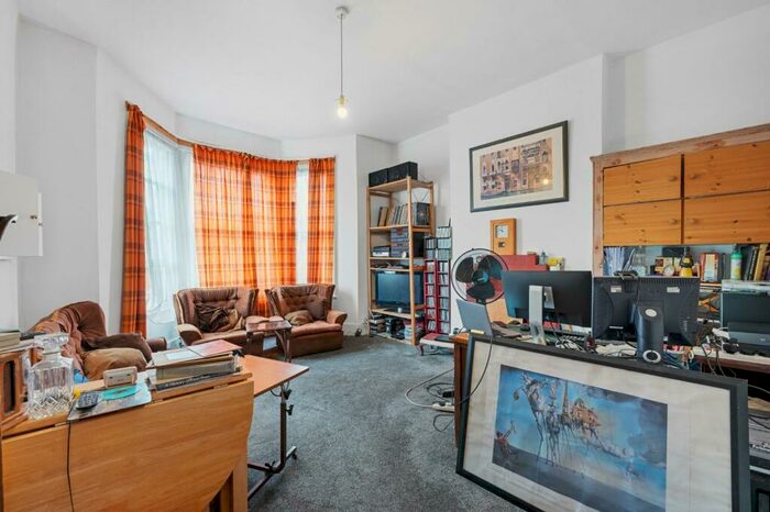 5 Bedroom End Of Terrace House For Sale In St. Andrew's Grove, London, N16