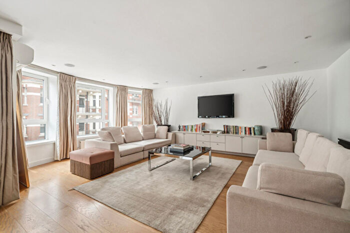2 Bedroom Flat For Sale In Drayton Gardens, Chelsea, SW10