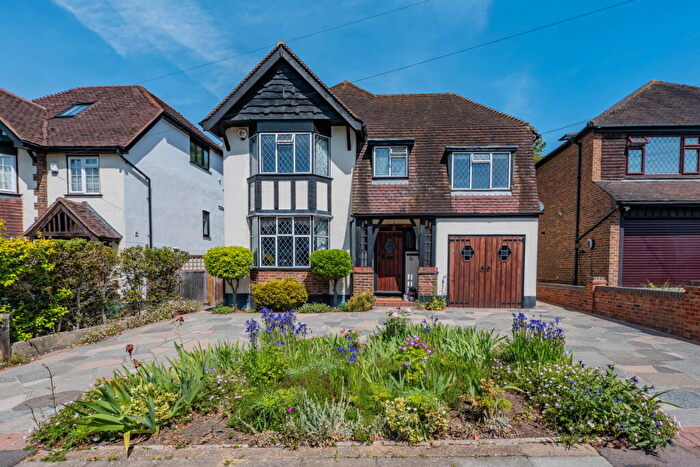 5 Bedroom Detached House For Sale In Kingsway, Petts Wood, BR5