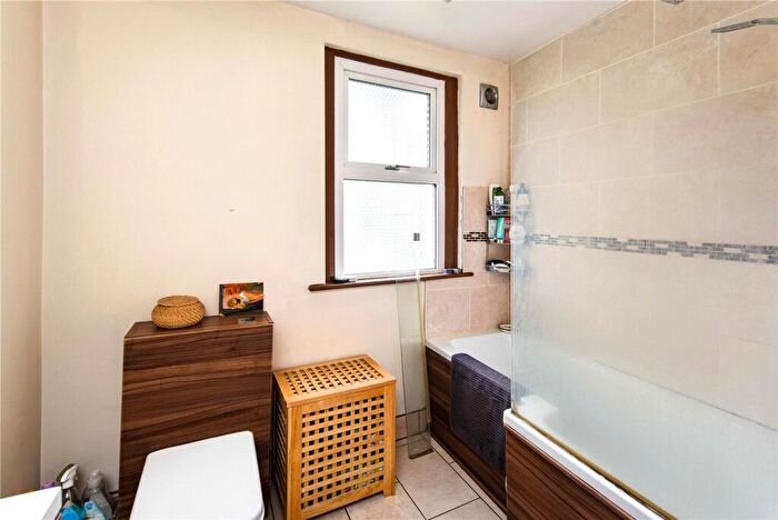 3 Bedroom Flat To Rent In Holly Road, Wanstead, London, E11