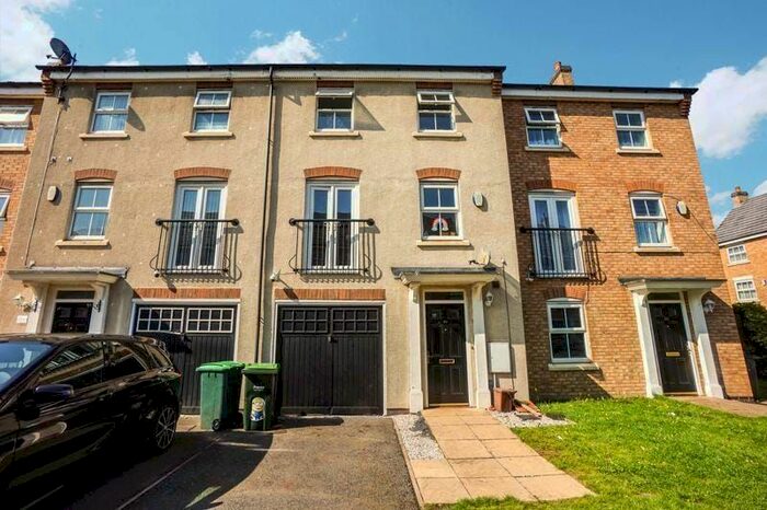 3 Bedroom Town House To Rent In Gough Drive, Tipton, DY4
