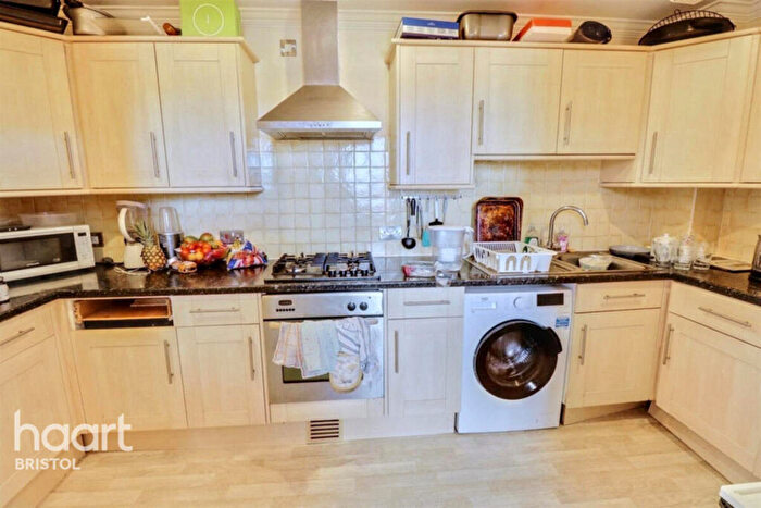 2 Bedroom Flat For Sale In Barkleys Hill, Bristol, BS16
