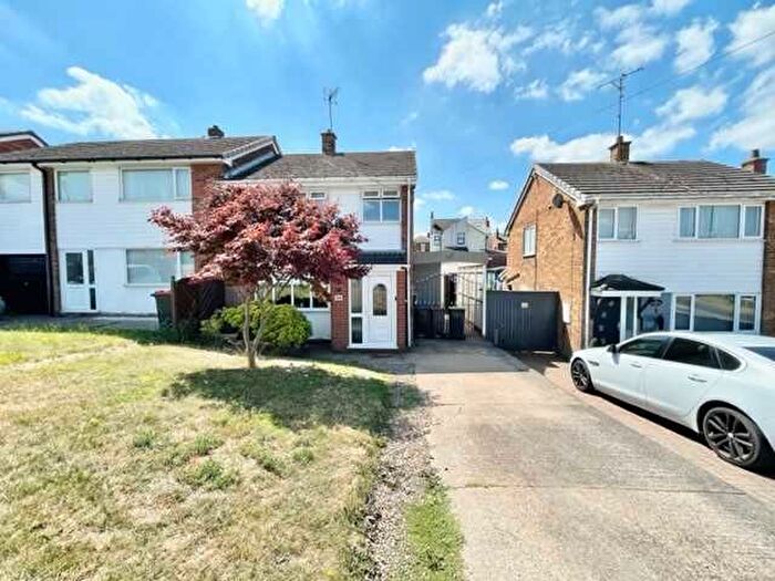 3 Bedroom Semi-Detached House For Sale In Longhill Rise, Kirkby In Ashfield, NG17