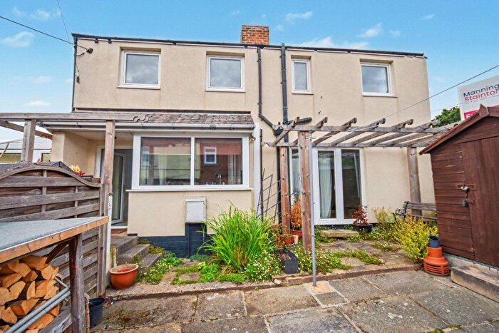 2 Bedroom Detached House For Sale In Cliff Road, Crigglestone, Wakefield, West Yorkshire, WF4