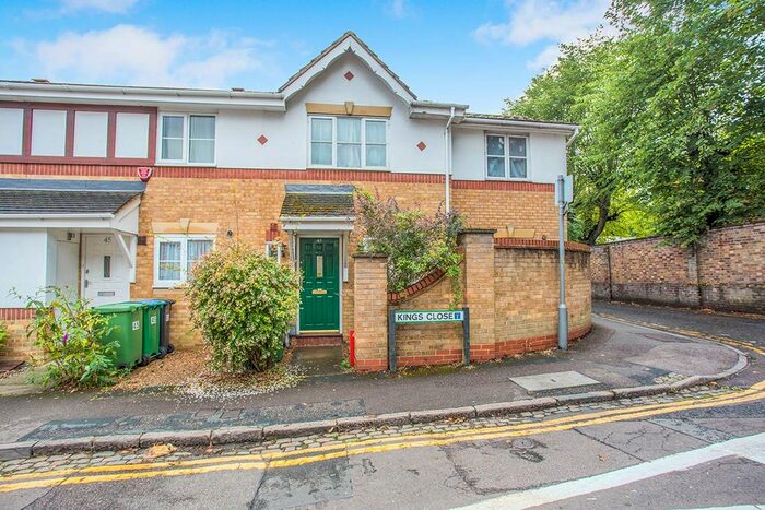 3 Bedroom Semi-Detached House To Rent In Kings Close, Watford, WD18