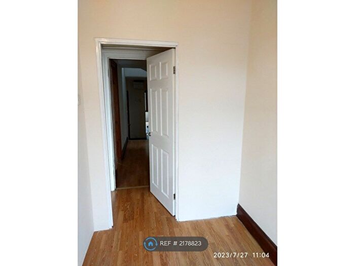 3 Bedroom Flat To Rent In South Norwood, London, SE25