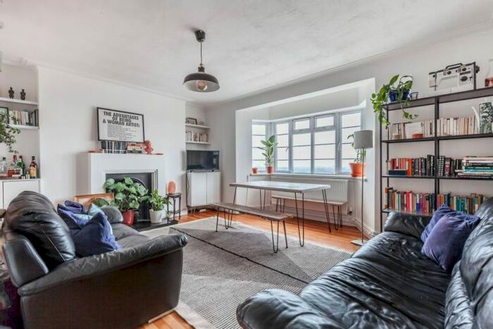 4 Bedroom Flat To Rent In Leigham Hall, Streatham Hill, London SW16