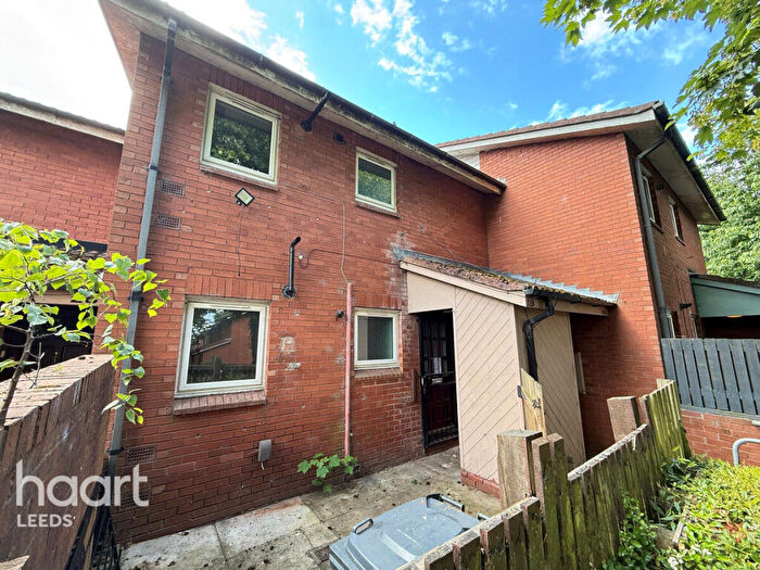 1 Bedroom Flat For Sale In Highlands Close, Leeds, LS10
