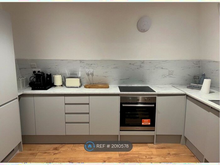 2 Bedroom Flat To Rent In Crescent Grove, London, SW4