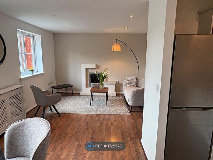 2 Bedroom Flat To Rent In Stanley Road, Whitefield, Manchester, M45