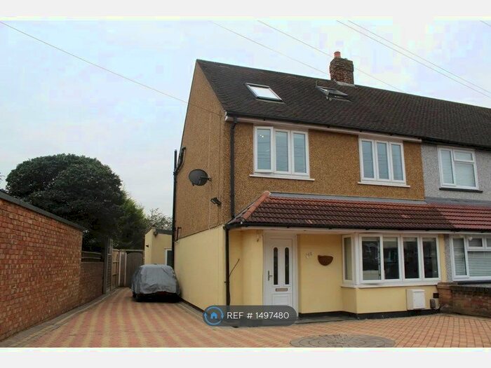 4 Bedroom Semi-Detached House To Rent In St. Andrews Avenue, Hornchurch, RM12