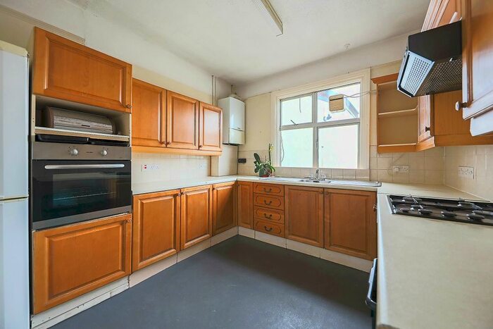 3 Bedroom Flat To Rent In The Pavement, Popes Lane, London, W5