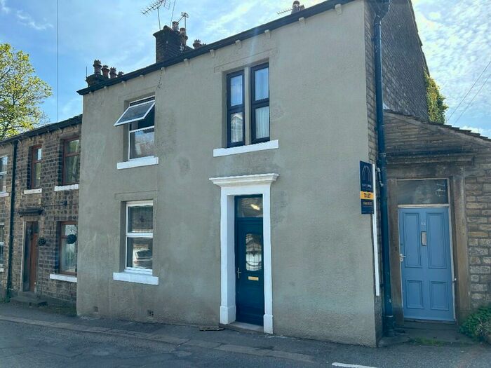 2 Bedroom End Of Terrace House To Rent In Nabbs Lane, HD7