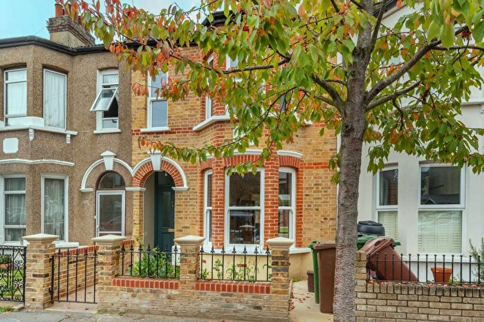 5 Bedroom Terraced House For Sale In Brooke Road, Walthamstow, London, E17