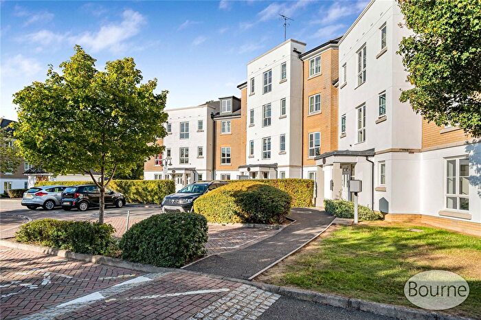 1 Bedroom Flat For Sale In Tudor Way, Knaphill, Woking, Surrey, GU21