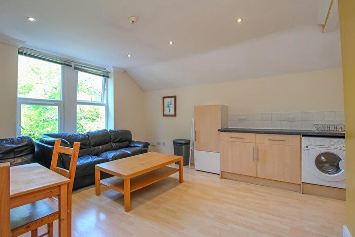 2 Bedroom Flat To Rent In Richmond Road, Roath, Cardiff, CF24