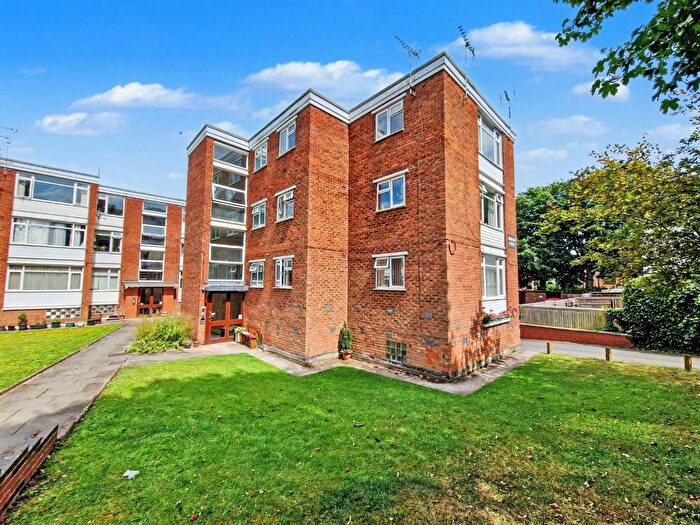2 Bedroom Flat For Sale In Hillmorton Road, Rugby, CV22
