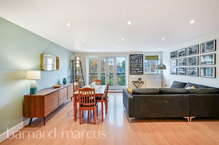 2 Bedroom Flat For Sale In Larkhall Lane, London, SW4