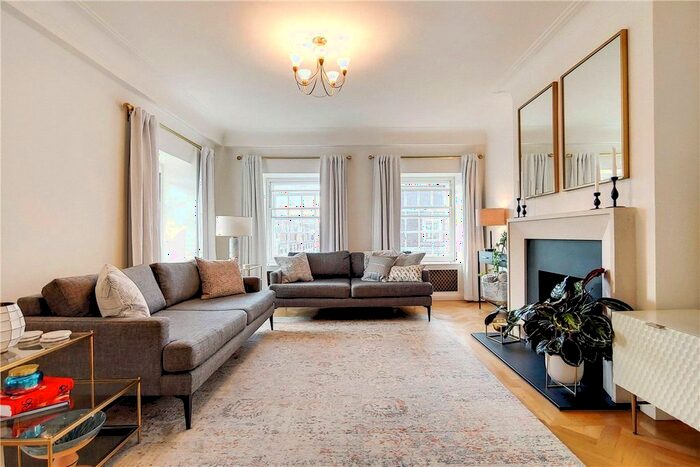 3 Bedroom Flat To Rent In New Cavendish Street, Marylebone, London, W1G