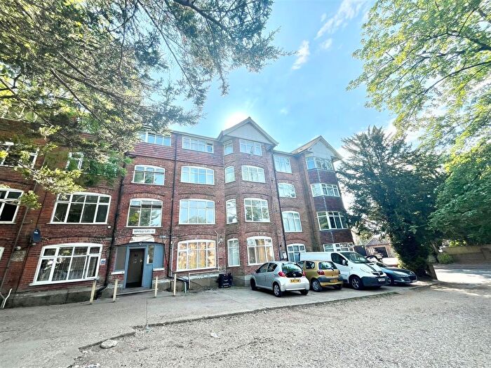 2 Bedroom Apartment To Rent In Weston Lane, Southampton, SO19