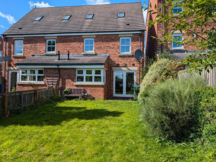 4 Bedroom House To Rent In Herons Court, Gilesgate, Durham, DH1