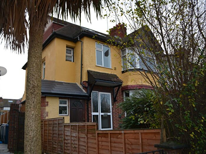 5 Bedroom Flat For Sale In Waverley Gardens, London, NW10