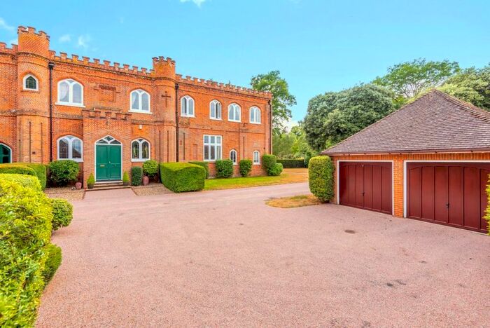 3 Bedroom Property For Sale In Farley Hill, Reading, RG7