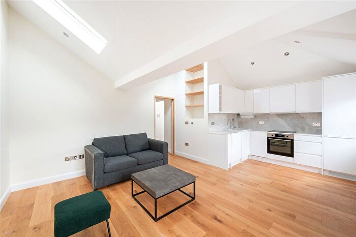 4 Bedroom Flat To Rent In North Street, SW4