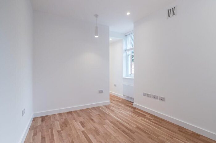 Flat To Rent In Fordwych Road, NW2
