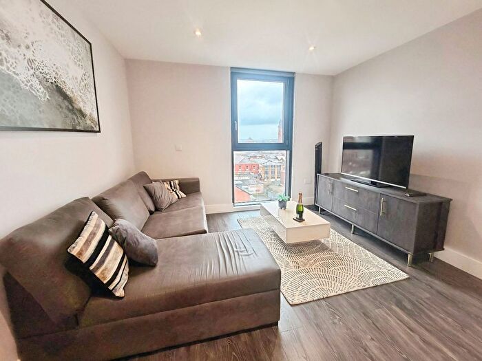 1 Bedroom Flat To Rent In Hallmark Tower, Cheetham Hill Road, Manchester, Greater Manchester, M4