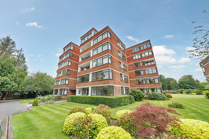 2 Bedroom Flat For Sale In Ray Mead Road, Maidenhead, SL6