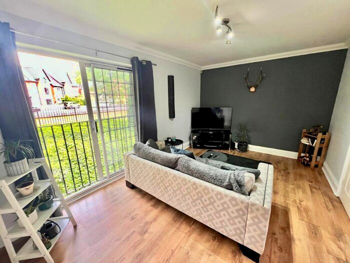 1 Bedroom Flat For Sale In Chandlers Row, Worsley, M28