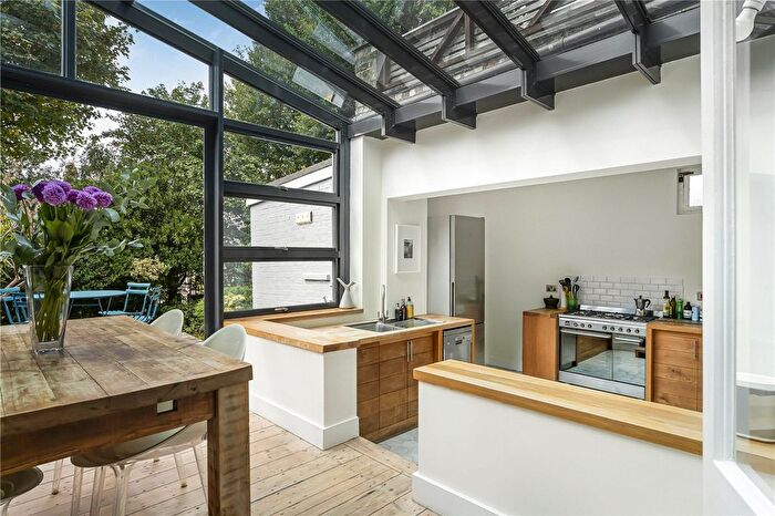 2 Bedroom Flat For Sale In Uplands Road, London, N8