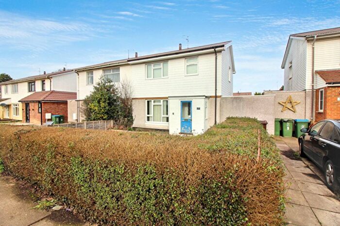 3 Bedroom Semi-Detached House For Sale In Cottesloe Road, Aylesbury, HP21