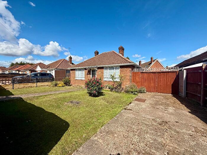 2 Bedroom Detached Bungalow For Sale In Wigmore Lane, Stopsley, Luton, Bedfordshire, LU2