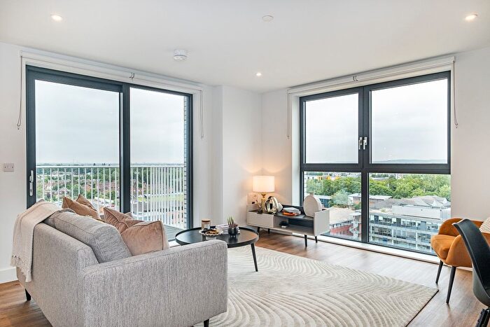 2 Bedroom Flat To Rent In Garden Boulevard, Maidenhead, SL6