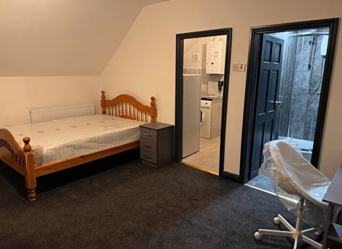 1 Bedroom Flat To Rent In Conway View, Leeds, LS8