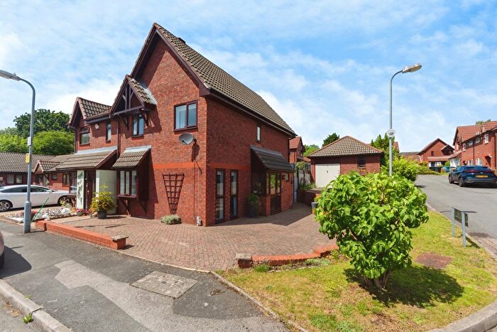 3 Bedroom Semi-detached House For Sale In Elford Close, Birmingham, West Midlands, B14