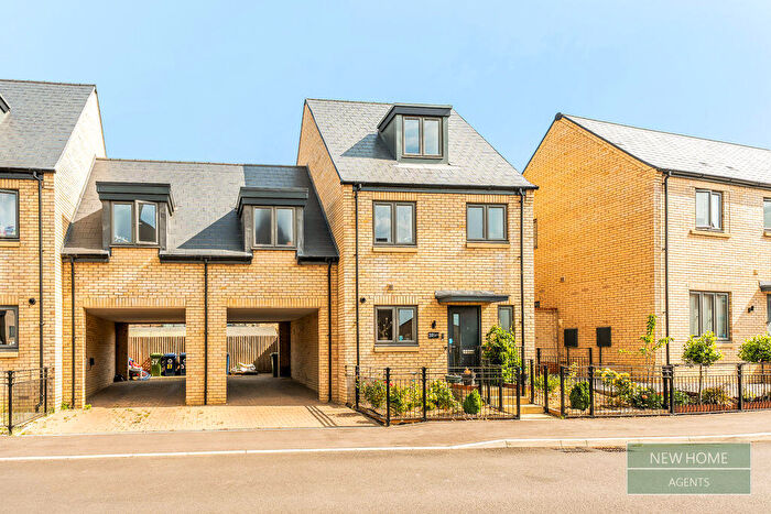 4 Bedroom End Of Terrace House For Sale In Gedney Way, St. Neots, PE19