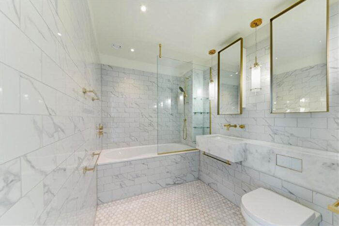 2 Bedroom Apartment To Rent In Gauging Square, London Dock, E1W