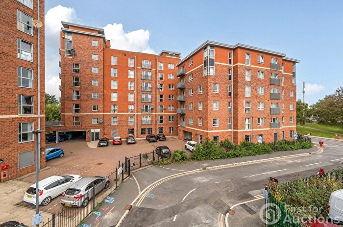 2 Bedroom Flat For Sale In Stuart Street, Derby, Derbyshire, DE1