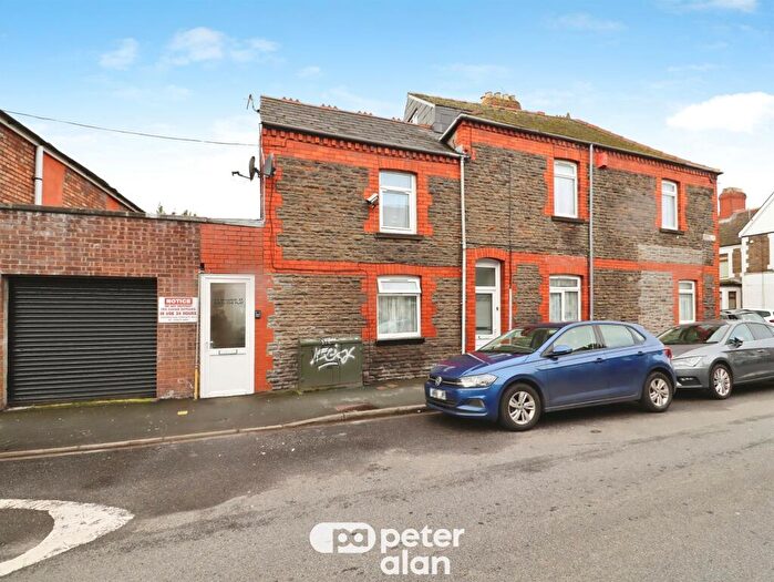 3 Bedroom Flat For Sale In Glenroy Street, Cardiff, CF24