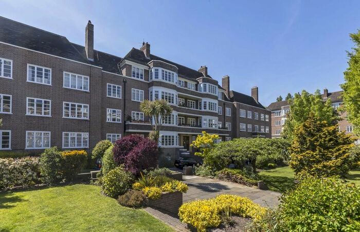 3 Bedroom Flat To Rent In Putney Heath, London, SW15