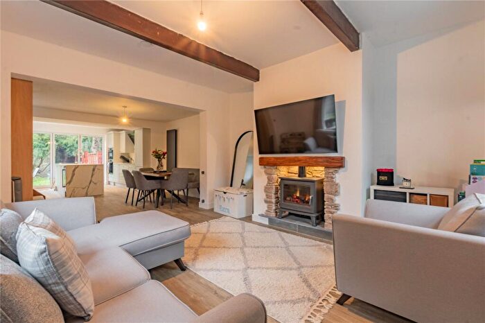 2 Bedroom End Of Terrace House For Sale In Brook Cottages, Newbold, Greater Manchester, OL16